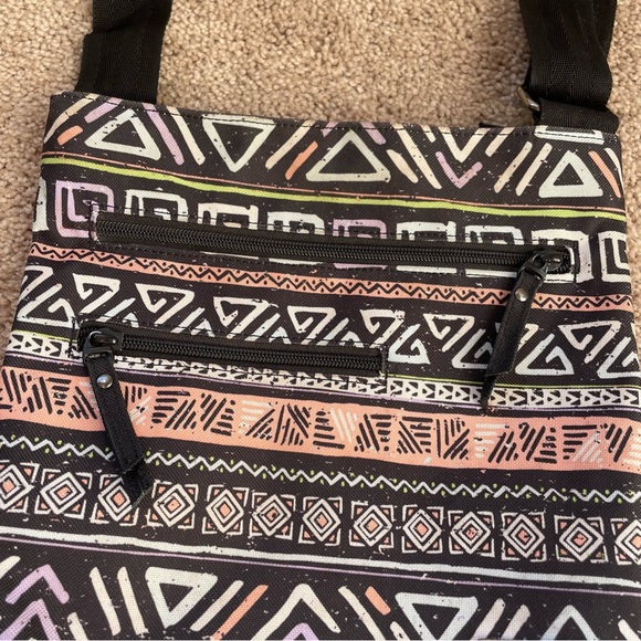 Dakine Jive Crossbody Bag Purse Abstract Tribal Print Compact Bag - Picture 3 of 13